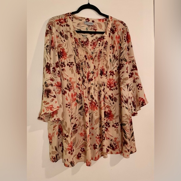 082 CATHERINES floral plus pin tucked blouse - Picture 2 of 6